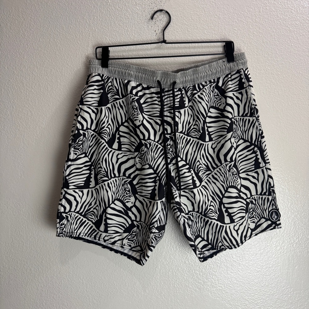 Volcom Zebra Shorts Vintage Drawstring Size Medium - image 1